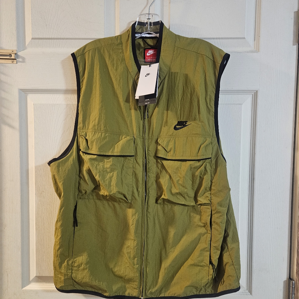 Nike Men’s Tech Woven Vest: Green/Black: New With Tags: Size L
